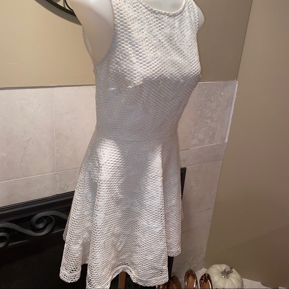 BeBe Women’s White Sleeveless Skater Dress SZ 0 - Picture 5 of 9